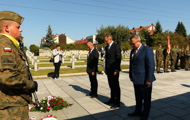 84. rocznica Bitwy nad Bzurą - uroczystości na cmentarzu w Trojanowie (17.09.2023 r.) 10