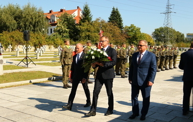 84. rocznica Bitwy nad Bzurą - uroczystości na cmentarzu w Trojanowie (17.09.2023 r.) 11