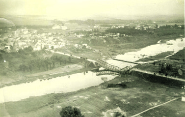 Sochaczew w połowie września 1939 r. Widok z niemieckiego samolotu obserwacyjnego. Fotografia pochodzi z zbior&oacute;w KHB, a jego skan przechowywany jest w MZSiPBnB
