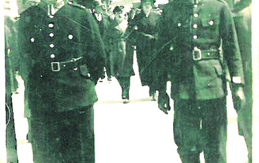 Tradycje policyjne kontynuował syn posterunkowego Piotra Walczaka Hipolit. Na zdjęciu z 1939 roku po prawej