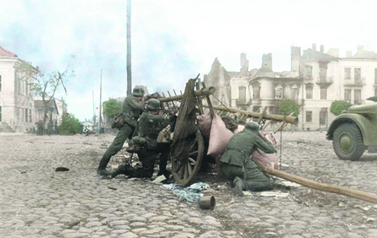 Zdjęcie ma rzekomo ilustrować walki na placu Kościuszki w ostatniej fazie bitwy o Sochaczew. Jest to jednak mistyfikacja niemieckiej propagandy 