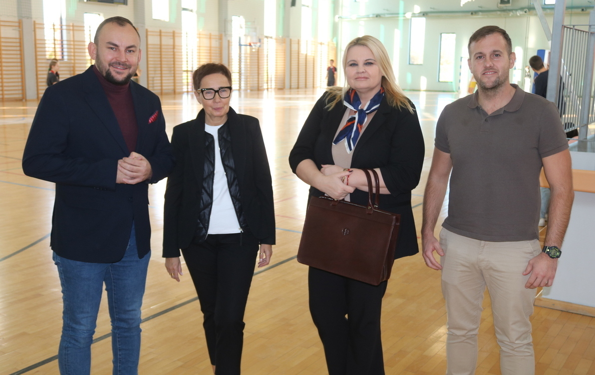 Zdjęcie do Lekcje wychowania fizycznego wróciły do hali
