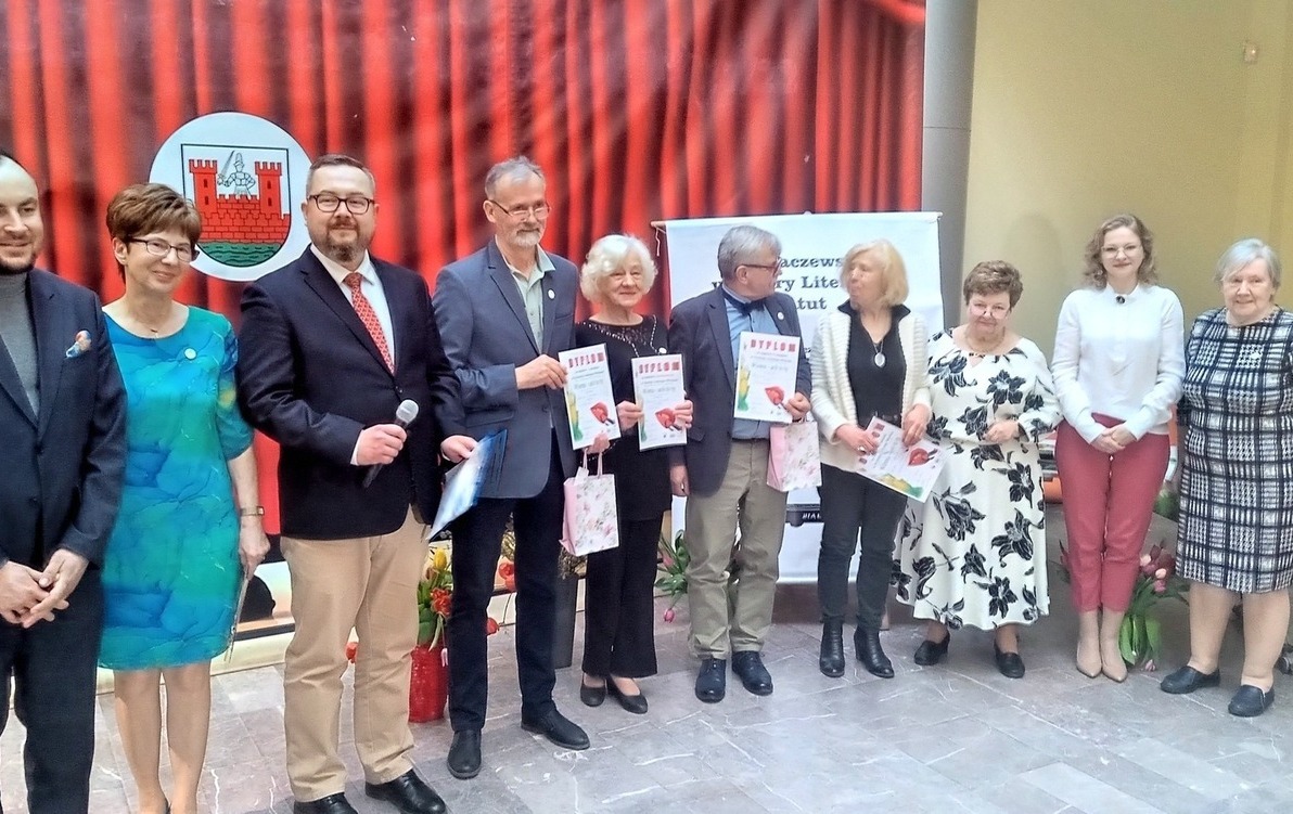 Zdjęcie do Poeci o Walentynkach i wiośnie