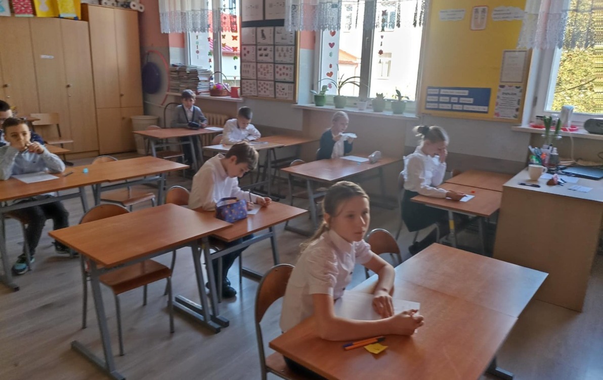 Zdjęcie do Małe dyktando w "Tr&oacute;jce"