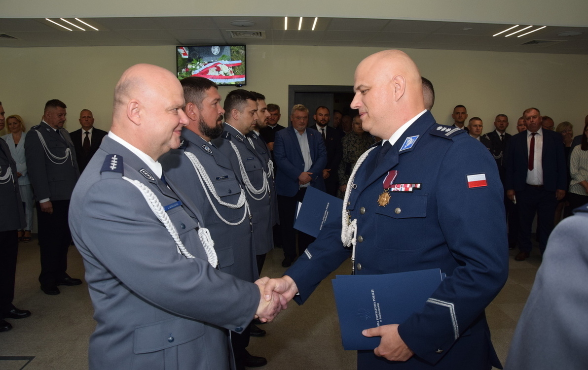 Zdjęcie do Najpierw awanse, potem piknik