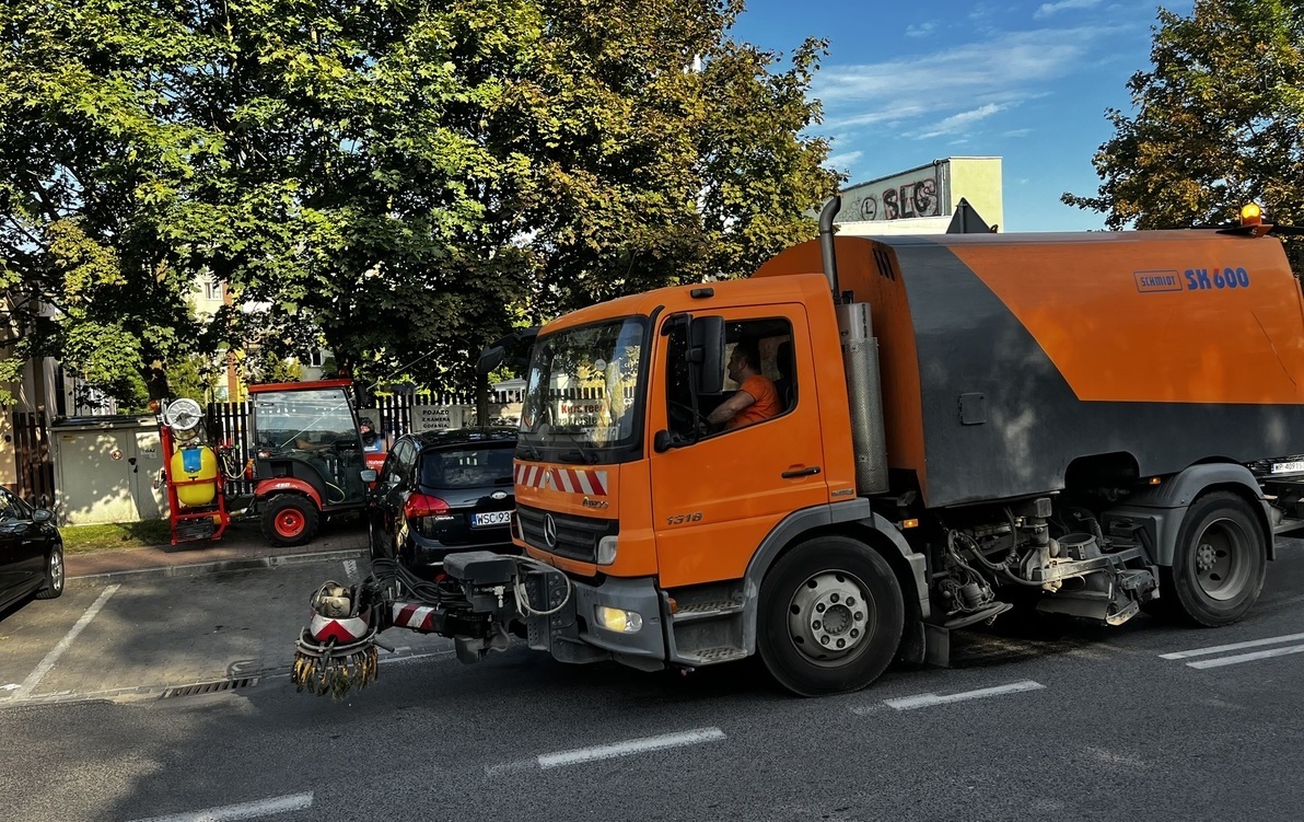 Zdjęcie do Zamiatanie na mokro z dofinansowaniem od marszałka