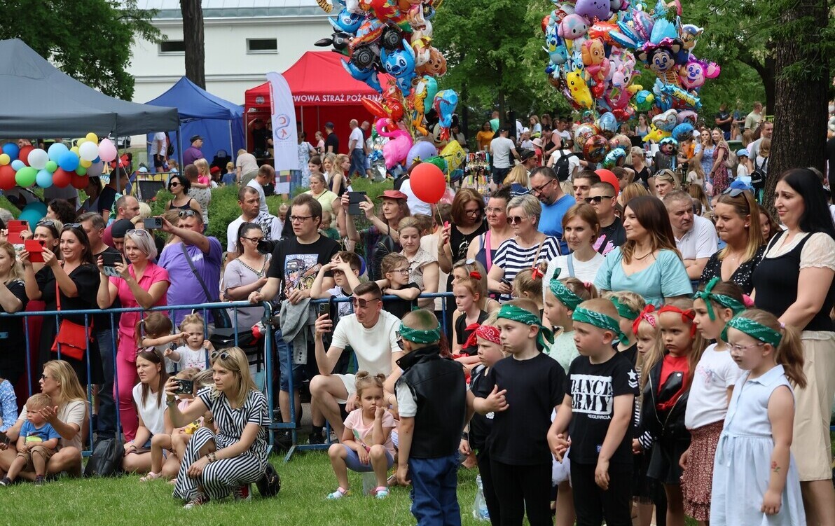 Zdjęcie do Miejski Dzień Dziecka w Sochaczewie. Cztery godziny zabawy w parku przy szkole muzycznej