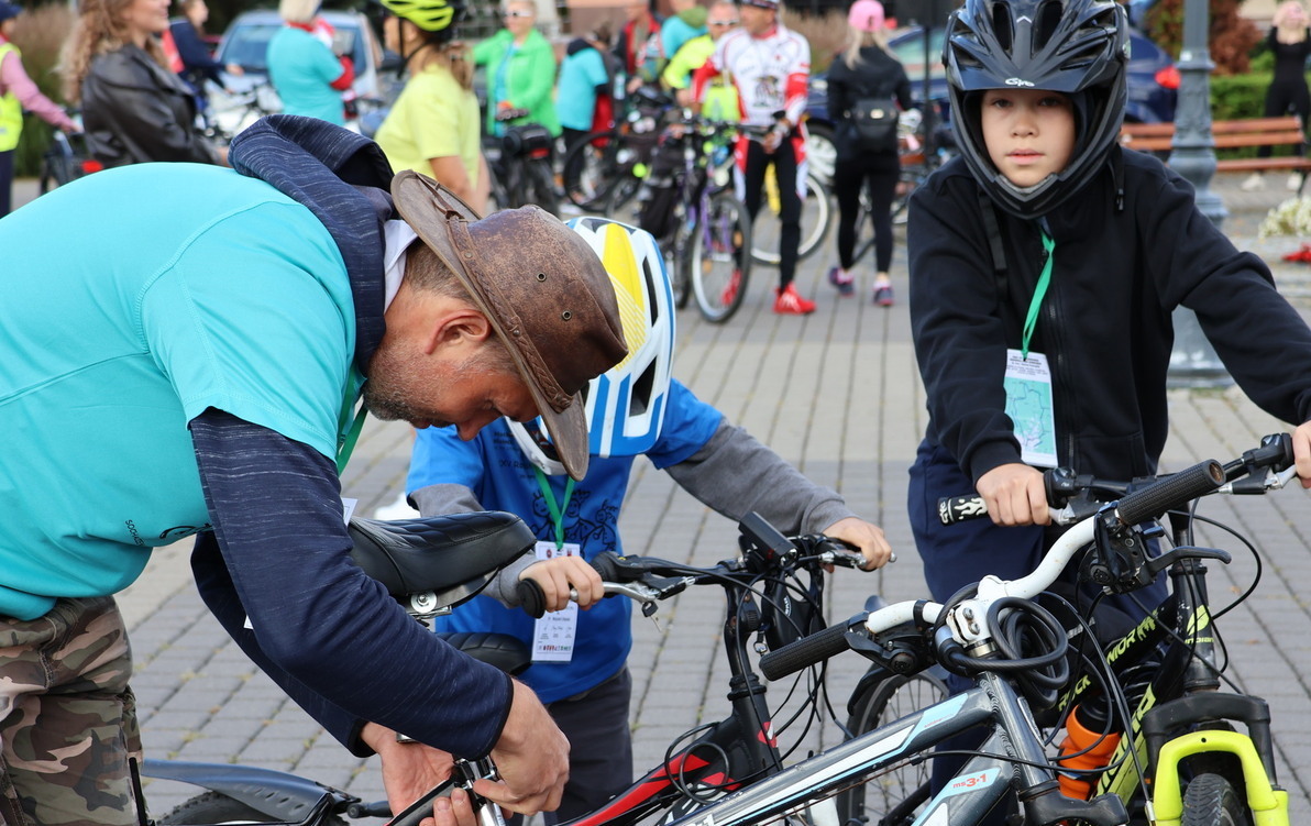 Zdjęcie do Ponad 600 rowerzyst&oacute;w na trasie
