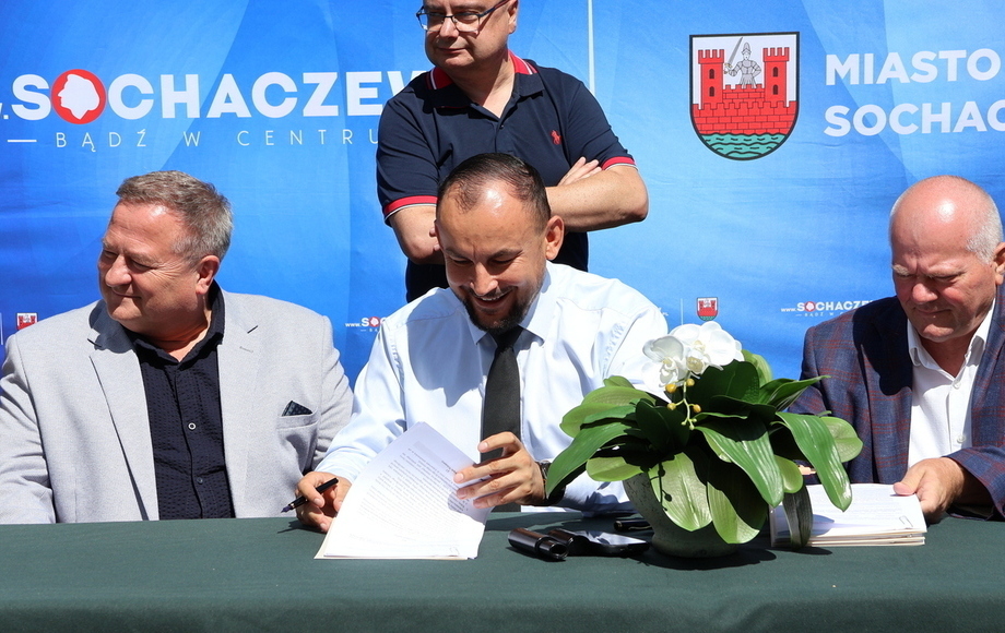 Zdjęcie do Cztery kolejne ulice z asfaltem