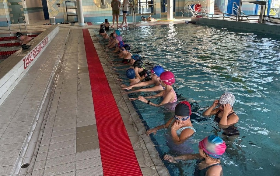 Zdjęcie do Sochaczewskie dzieci uczą się pływać. Ruszył program &bdquo;Umiem...