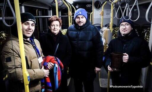 Zdjęcie do Ciepłobus pomagał na ulicach miasta
