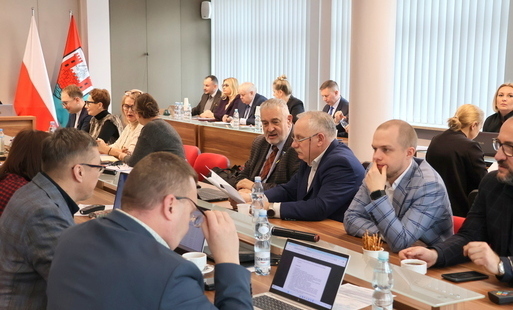 Zdjęcie do Radni o mieszkaniach, chorych i grobach wojennych