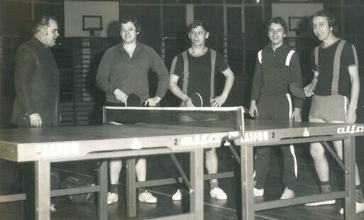 Zdjęcie do Od trzech stoł&oacute;w do II ligi. Historia sekcji tenisa stołowego Bzury Chodak&oacute;w cz.1
