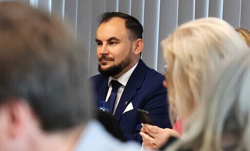Zdjęcie do Wszyscy radni za wotum i absolutorium dla burmistrza