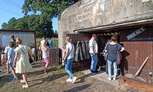 Zdjęcie do Rodzinnie o historii sochaczewskich bunkr&oacute;w
