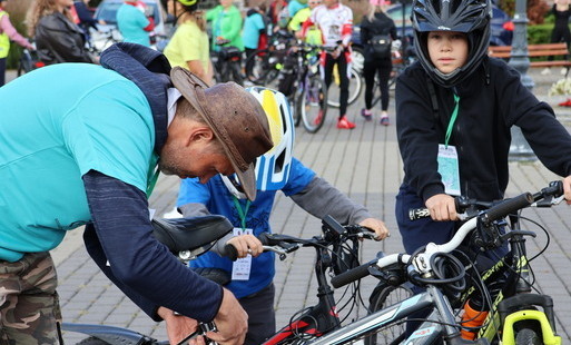 Zdjęcie do Ponad 600 rowerzyst&oacute;w na trasie