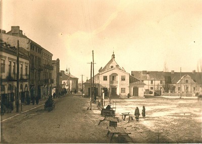stare zdjęcie Sochaczewa - widać ulicę Warszawską i nieistniejący dziś kościół